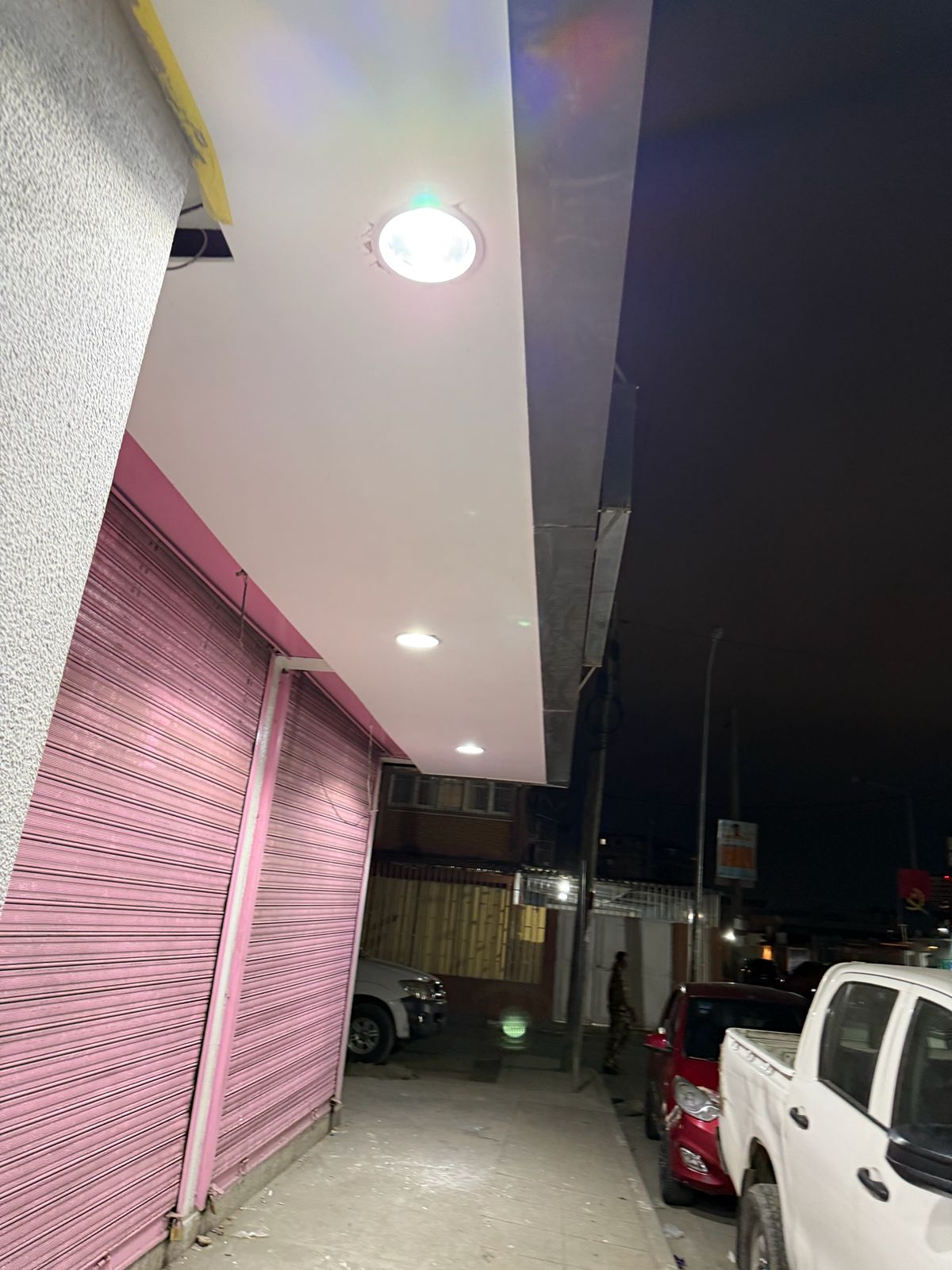 Iluminação exterior teto falso